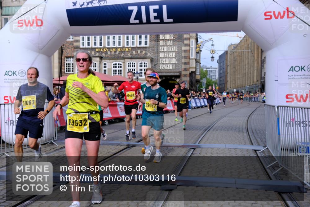 13.09.2026 - 21. swb-Marathon Bremen Tim E. http://msf.ph/oto/10303116 13.09.2026 10:45:58 Ziel 10352, 10464, 10536, 10541, 10583, 10987, 11015, 11063, 11088, 11209, 11279, 11559, 11749, 11762, 11845, 12087, 12290, 12355, 13532, 13595, 13628 meine-sportfotos.de