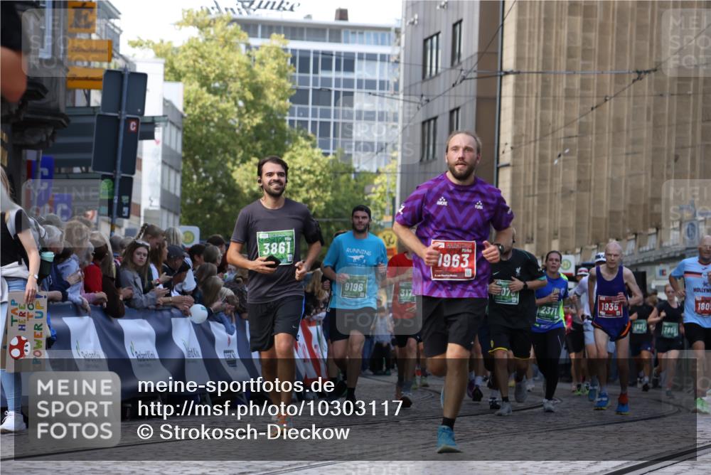 13.09.2026 - 21. swb-Marathon Bremen Strokosch-Dieckow http://msf.ph/oto/10303117 13.09.2026 13:23:20 Ziel 1809, 1900, 1935, 1963, 2040, 2367, 2827, 2914, 2961, 3098, 3145, 3233, 3374, 3560, 3729, 3920, 5114, 6737, 7909, 8304, 8377, 8646, 8671, 8672, 8732, 8787, 8819, 8820, 9921, 135, 672, 2371, 2409, 2490, 2627, 3078, 3138, 3173, 3531, 3856, 3861, 3939, 6843, 6848, 6923, 8560, 8863, 9088, 9196 meine-sportfotos.de