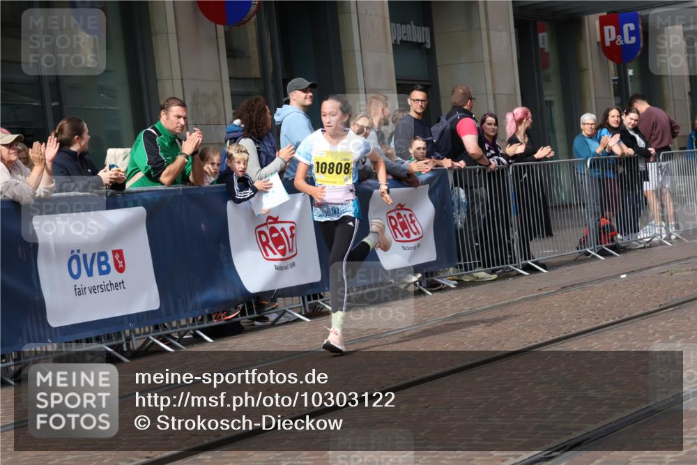 13.09.2026 - 21. swb-Marathon Bremen Strokosch-Dieckow http://msf.ph/oto/10303122 13.09.2026 10:51:10 Ziel 10334, 10381, 10544, 10763, 10825, 10862, 10887, 10984, 11145, 11503, 11787, 11973, 12051, 12329, 12424, 12548, 13631, 10200, 10471, 10515, 10537, 10808, 11087, 11170, 11339, 11503, 11537, 11625, 11626, 11801, 11973, 12004, 12133, 12179, 12303, 12351, 12407, 12552, 12560 meine-sportfotos.de