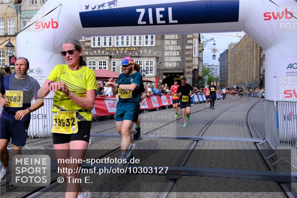 13.09.2026 - 21. swb-Marathon Bremen Tim E. http://msf.ph/oto/10303127 13.09.2026 10:45:59 Ziel 10464, 10541, 10583, 10987, 11015, 11063, 11209, 11279, 11559, 11749, 11762, 11845, 12033, 12087, 12290, 12355, 13532, 13595, 13628 meine-sportfotos.de