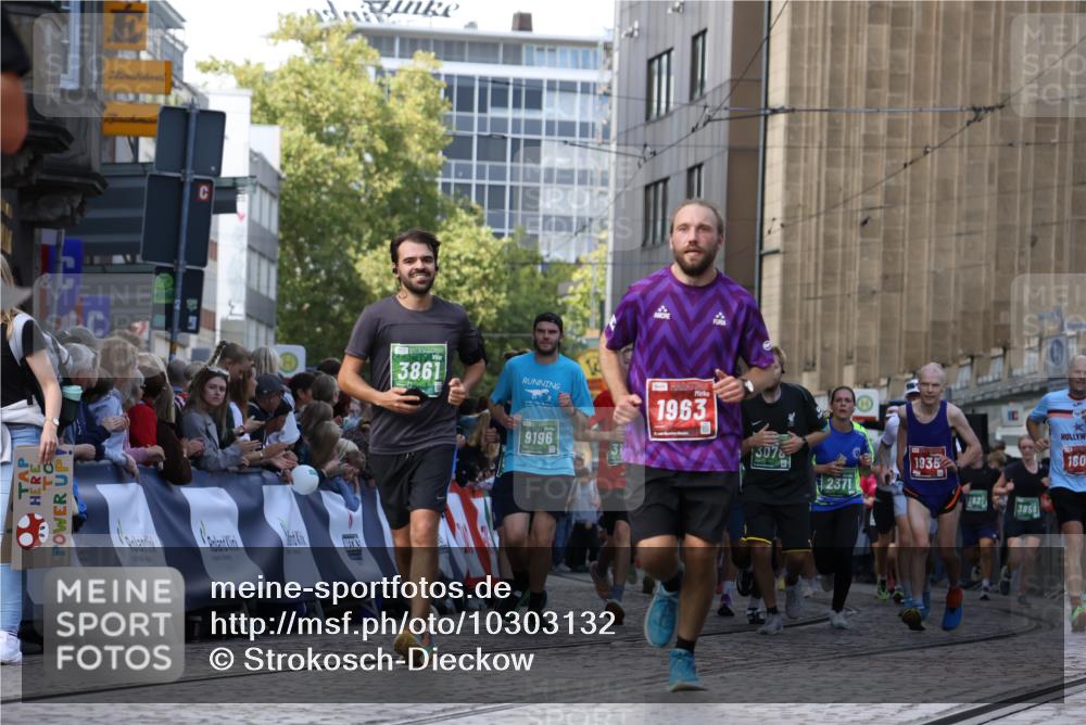 13.09.2026 - 21. swb-Marathon Bremen Strokosch-Dieckow http://msf.ph/oto/10303132 13.09.2026 13:23:20 Ziel 1809, 1900, 1935, 1963, 2040, 2367, 2827, 2914, 2961, 3098, 3145, 3233, 3374, 3560, 3729, 3920, 5114, 6737, 7909, 8304, 8377, 8646, 8671, 8672, 8732, 8787, 8819, 8820, 9921, 135, 672, 2371, 2409, 2490, 2627, 3078, 3138, 3173, 3531, 3856, 3861, 3939, 6843, 6848, 6923, 8560, 8863, 9088, 9196 meine-sportfotos.de