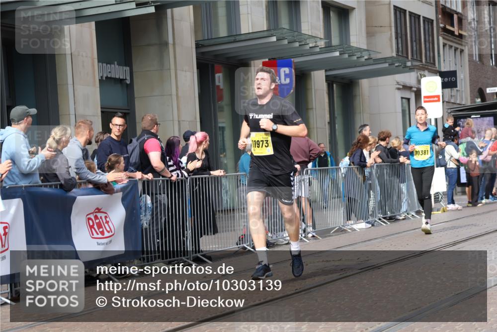 13.09.2026 - 21. swb-Marathon Bremen Strokosch-Dieckow http://msf.ph/oto/10303139 13.09.2026 10:51:11 Ziel 10334, 10381, 10544, 10763, 10825, 10862, 10887, 10984, 11145, 11787, 12051, 12329, 12424, 12548, 13631, 10200, 10471, 10515, 10537, 10808, 11087, 11170, 11339, 11503, 11537, 11625, 11626, 11801, 11973, 12004, 12133, 12179, 12303, 12351, 12407, 12552, 12560 meine-sportfotos.de