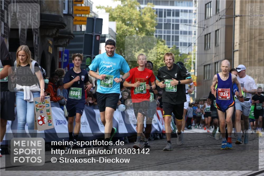 13.09.2026 - 21. swb-Marathon Bremen Strokosch-Dieckow http://msf.ph/oto/10303142 13.09.2026 13:23:23 Ziel 1809, 1900, 1935, 1963, 2040, 2367, 2827, 2914, 2961, 3098, 3145, 3233, 3374, 3560, 3729, 3920, 5114, 7909, 8231, 8304, 8377, 8646, 8671, 8672, 8732, 8787, 8819, 8820, 9921, 135, 672, 2371, 2409, 2490, 2627, 3078, 3138, 3173, 3856, 3861, 3939, 5908, 6843, 6848, 8560, 9088, 9196 meine-sportfotos.de