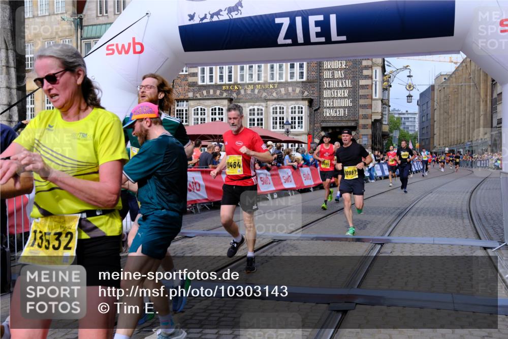 13.09.2026 - 21. swb-Marathon Bremen Tim E. http://msf.ph/oto/10303143 13.09.2026 10:45:59 Ziel 10464, 10541, 10583, 10987, 11015, 11063, 11209, 11279, 11559, 11749, 11762, 11845, 12033, 12087, 12290, 12355, 13532, 13595, 13628 meine-sportfotos.de