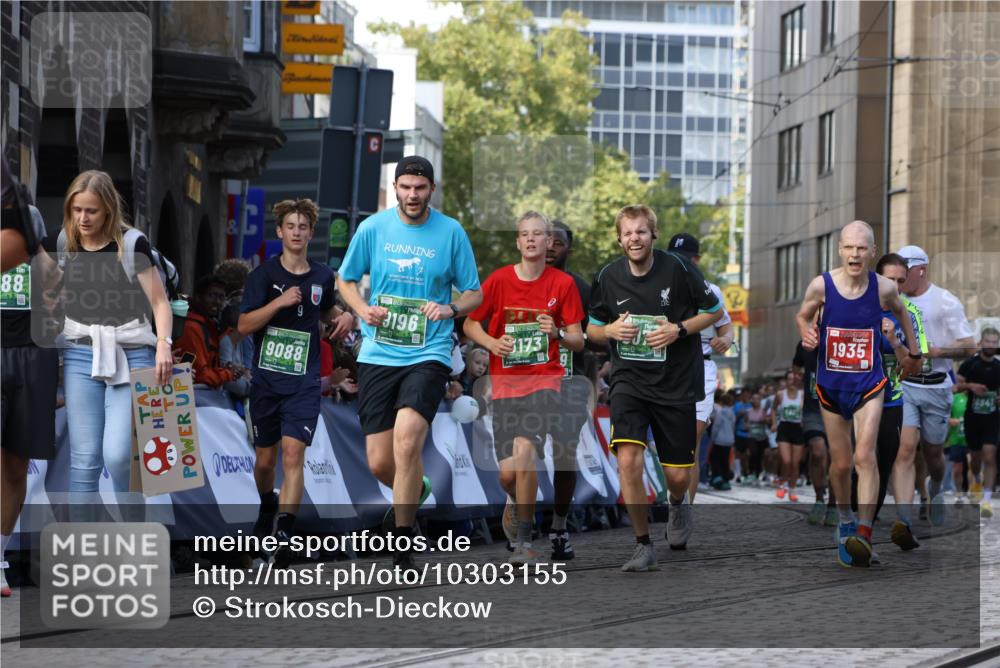 13.09.2026 - 21. swb-Marathon Bremen Strokosch-Dieckow http://msf.ph/oto/10303155 13.09.2026 13:23:23 Ziel 1809, 1900, 1935, 1963, 2040, 2367, 2827, 2914, 2961, 3098, 3145, 3233, 3374, 3560, 3729, 3920, 5114, 7909, 8231, 8304, 8377, 8646, 8671, 8672, 8732, 8787, 8819, 8820, 9921, 135, 672, 2371, 2409, 2490, 2627, 3078, 3138, 3173, 3856, 3861, 3939, 5908, 6843, 6848, 8560, 9088, 9196 meine-sportfotos.de