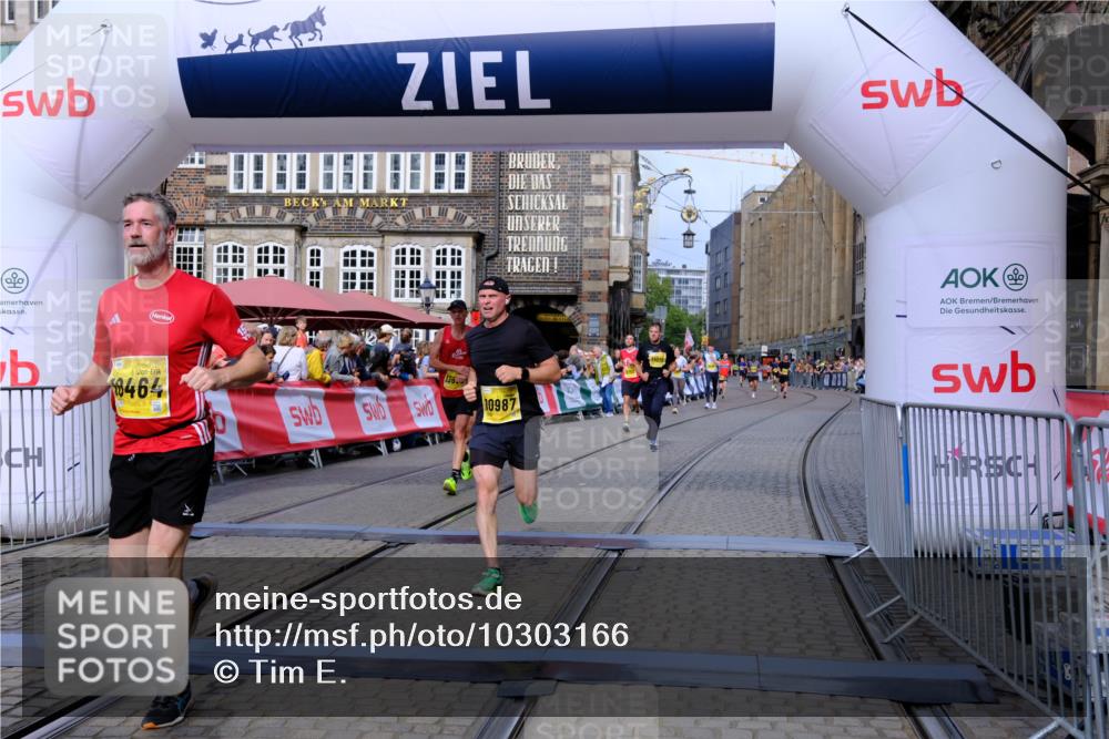 13.09.2026 - 21. swb-Marathon Bremen Tim E. http://msf.ph/oto/10303166 13.09.2026 10:46:00 Ziel 10464, 10541, 10583, 10987, 11015, 11063, 11279, 11559, 11762, 11845, 12033, 12069, 12087, 12290, 12355, 13532, 13595, 13628 meine-sportfotos.de