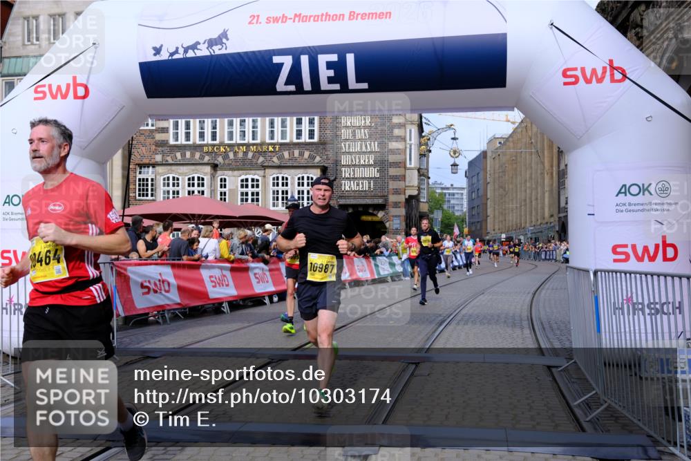 13.09.2026 - 21. swb-Marathon Bremen Tim E. http://msf.ph/oto/10303174 13.09.2026 10:46:00 Ziel 10464, 10541, 10583, 10987, 11015, 11063, 11279, 11559, 11762, 11845, 12033, 12069, 12087, 12290, 12355, 13532, 13595, 13628 meine-sportfotos.de