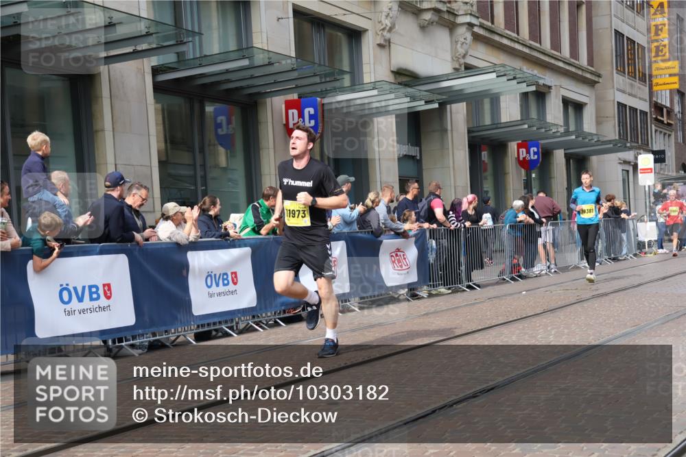13.09.2026 - 21. swb-Marathon Bremen Strokosch-Dieckow http://msf.ph/oto/10303182 13.09.2026 10:51:13 Ziel 10334, 10348, 10381, 10467, 10544, 10763, 10825, 10862, 10887, 10984, 11145, 11273, 11787, 12051, 12329, 12424, 12548, 13631, 10200, 10471, 10515, 10537, 10808, 11087, 11339, 11503, 11537, 11625, 11626, 11801, 11973, 12004, 12051, 12133, 12303, 12351, 12407, 12552 meine-sportfotos.de