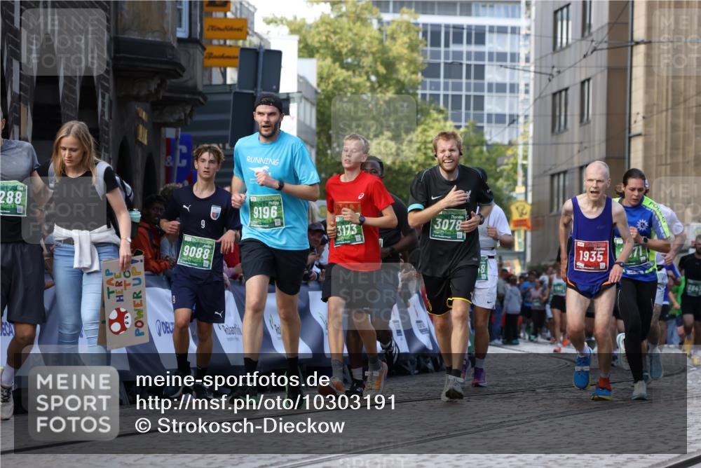 13.09.2026 - 21. swb-Marathon Bremen Strokosch-Dieckow http://msf.ph/oto/10303191 13.09.2026 13:23:24 Ziel 1809, 1900, 1935, 1963, 2367, 2827, 2914, 2961, 3098, 3233, 3374, 3560, 3729, 3920, 5114, 7909, 8231, 8304, 8377, 8646, 8671, 8672, 8732, 8787, 8819, 8820, 9827, 9921, 135, 672, 2371, 2409, 2485, 2490, 2560, 2627, 3078, 3138, 3173, 3856, 3861, 3939, 5908, 6843, 6848, 8560, 9088, 9196 meine-sportfotos.de
