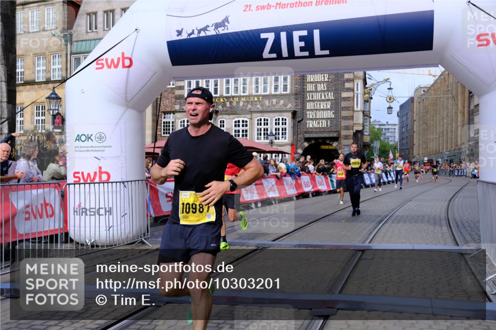 13.09.2026 - 21. swb-Marathon Bremen Tim E. http://msf.ph/oto/10303201 13.09.2026 10:46:01 Ziel 10464, 10541, 10583, 10987, 11015, 11063, 11279, 11559, 11762, 11845, 12033, 12069, 12087, 12290, 12355, 13532, 13595, 13628 meine-sportfotos.de