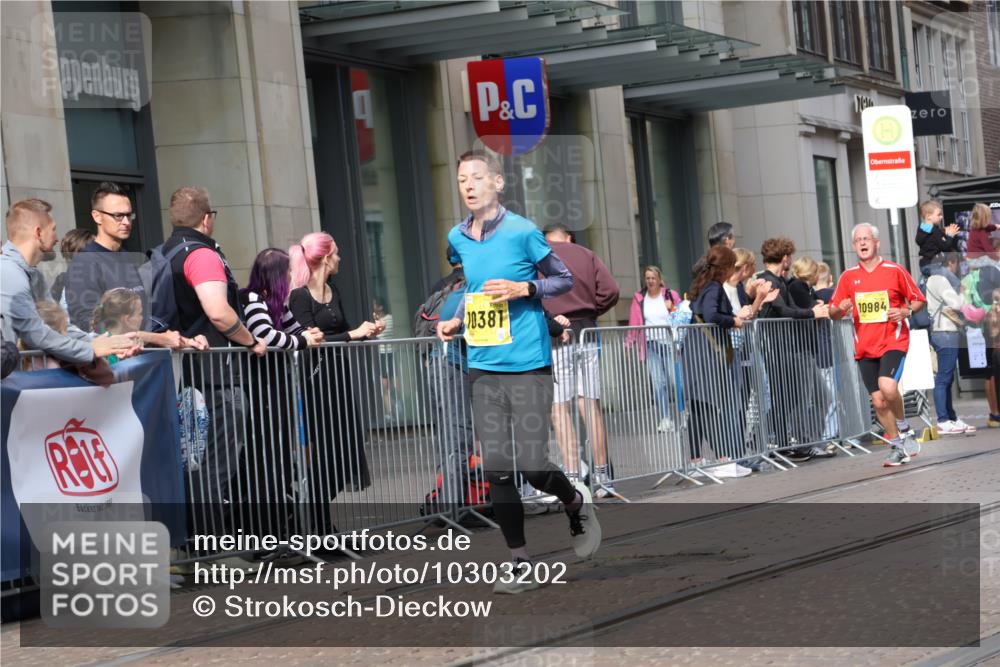 13.09.2026 - 21. swb-Marathon Bremen Strokosch-Dieckow http://msf.ph/oto/10303202 13.09.2026 10:51:14 Ziel 10162, 10281, 10334, 10348, 10381, 10467, 10544, 10763, 10825, 10862, 10887, 10984, 11145, 11273, 11787, 12329, 12424, 12548, 13631, 10200, 10471, 10515, 10537, 10808, 10887, 11087, 11339, 11503, 11537, 11625, 11626, 11801, 11973, 12004, 12051, 12133, 12303, 12351, 12407, 12552 meine-sportfotos.de