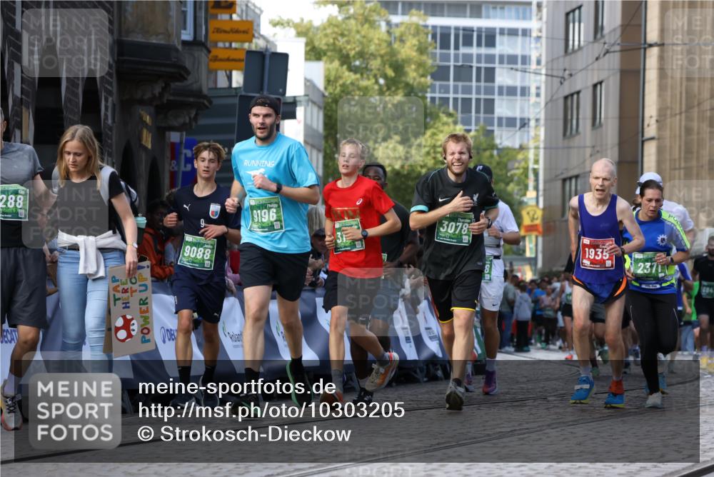13.09.2026 - 21. swb-Marathon Bremen Strokosch-Dieckow http://msf.ph/oto/10303205 13.09.2026 13:23:24 Ziel 1809, 1900, 1935, 1963, 2367, 2827, 2914, 2961, 3098, 3233, 3374, 3560, 3729, 3920, 5114, 7909, 8231, 8304, 8377, 8646, 8671, 8672, 8732, 8787, 8819, 8820, 9827, 9921, 135, 672, 2371, 2409, 2485, 2490, 2560, 2627, 3078, 3138, 3173, 3856, 3861, 3939, 5908, 6843, 6848, 8560, 9088, 9196 meine-sportfotos.de