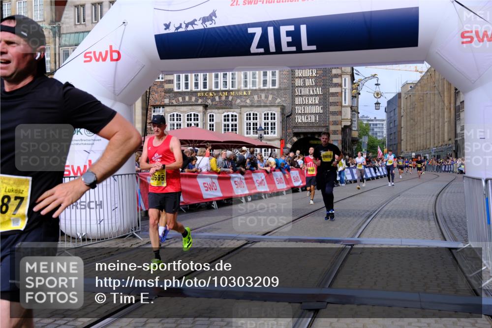 13.09.2026 - 21. swb-Marathon Bremen Tim E. http://msf.ph/oto/10303209 13.09.2026 10:46:02 Ziel 10464, 10541, 10583, 10987, 11015, 11063, 11279, 11559, 11762, 11845, 12033, 12069, 12087, 12290, 13532, 13595, 13628 meine-sportfotos.de