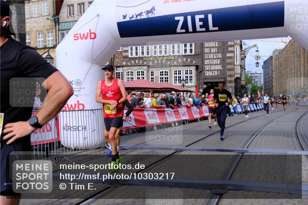 13.09.2026 - 21. swb-Marathon Bremen Tim E. http://msf.ph/oto/10303217 13.09.2026 10:46:02 Ziel 10464, 10541, 10583, 10987, 11015, 11063, 11279, 11559, 11762, 11845, 12033, 12069, 12087, 12290, 13532, 13595, 13628 meine-sportfotos.de