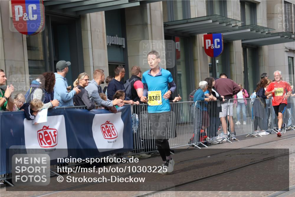 13.09.2026 - 21. swb-Marathon Bremen Strokosch-Dieckow http://msf.ph/oto/10303225 13.09.2026 10:51:15 Ziel 10162, 10281, 10334, 10348, 10381, 10467, 10544, 10763, 10825, 10862, 10984, 11145, 11273, 11542, 11787, 12329, 12424, 12548, 13631, 10200, 10471, 10515, 10808, 10887, 11087, 11339, 11503, 11537, 11625, 11626, 11801, 11973, 12004, 12051, 12133, 12303, 12351, 12407, 12552 meine-sportfotos.de