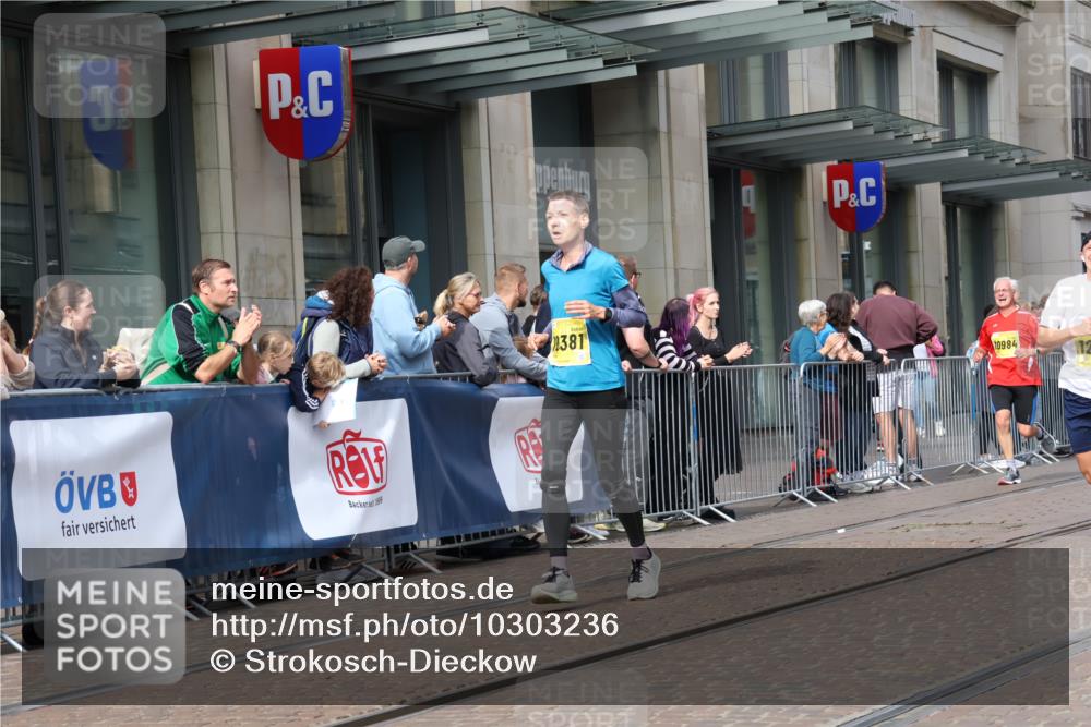 13.09.2026 - 21. swb-Marathon Bremen Strokosch-Dieckow http://msf.ph/oto/10303236 13.09.2026 10:51:15 Ziel 10162, 10281, 10334, 10348, 10381, 10467, 10544, 10763, 10825, 10862, 10984, 11145, 11273, 11542, 11787, 12329, 12424, 12548, 13631, 10200, 10471, 10515, 10808, 10887, 11087, 11339, 11503, 11537, 11625, 11626, 11801, 11973, 12004, 12051, 12133, 12303, 12351, 12407, 12552 meine-sportfotos.de