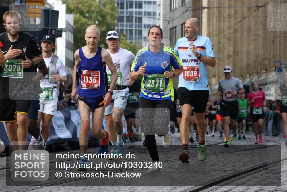 13.09.2026 - 21. swb-Marathon Bremen Strokosch-Dieckow http://msf.ph/oto/10303240 13.09.2026 13:23:26 Ziel 1809, 1900, 1935, 1963, 2306, 2367, 2427, 2827, 2914, 2961, 3098, 3233, 3374, 3560, 3729, 3920, 5114, 7909, 8045, 8231, 8304, 8377, 8671, 8672, 8732, 8787, 8819, 8820, 9827, 9921, 135, 672, 2371, 2409, 2485, 2490, 2560, 2627, 3078, 3138, 3173, 3856, 3939, 5908, 6157, 6843, 6848, 8095, 8560, 9088, 9196 meine-sportfotos.de
