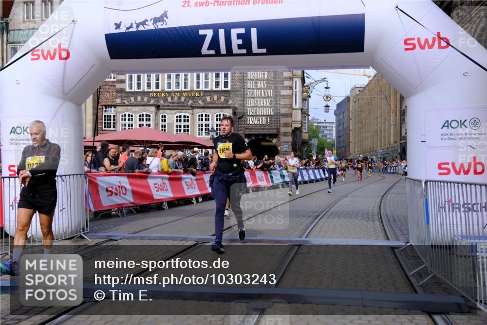 13.09.2026 - 21. swb-Marathon Bremen Tim E. http://msf.ph/oto/10303243 13.09.2026 10:46:03 Ziel 10436, 10464, 10541, 10583, 10987, 11015, 11063, 11279, 11559, 11762, 11845, 12033, 12069, 12087, 13532, 13595, 13628 meine-sportfotos.de