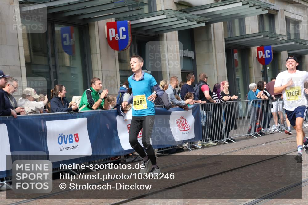 13.09.2026 - 21. swb-Marathon Bremen Strokosch-Dieckow http://msf.ph/oto/10303246 13.09.2026 10:51:16 Ziel 10162, 10281, 10334, 10348, 10381, 10467, 10544, 10763, 10825, 10862, 10984, 11145, 11273, 11542, 11733, 11787, 12329, 12424, 12548, 13631, 10200, 10471, 10515, 10808, 10887, 11087, 11339, 11503, 11537, 11625, 11626, 11801, 11973, 12004, 12051, 12133, 12303, 12351, 12407, 12552 meine-sportfotos.de
