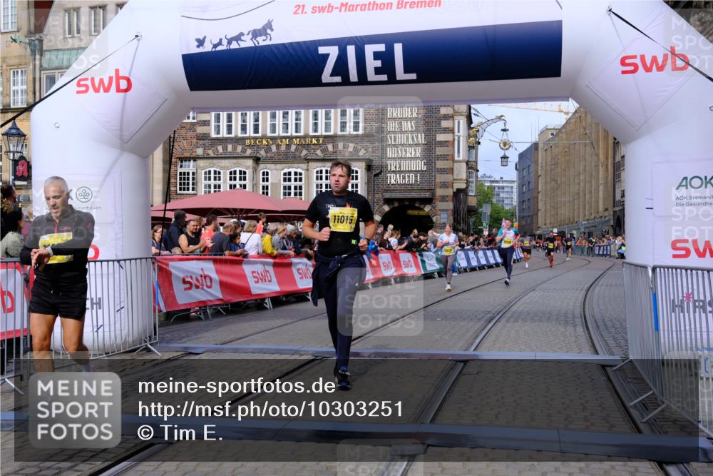 13.09.2026 - 21. swb-Marathon Bremen Tim E. http://msf.ph/oto/10303251 13.09.2026 10:46:03 Ziel 10436, 10464, 10541, 10583, 10987, 11015, 11063, 11279, 11559, 11762, 11845, 12033, 12069, 12087, 13532, 13595, 13628 meine-sportfotos.de
