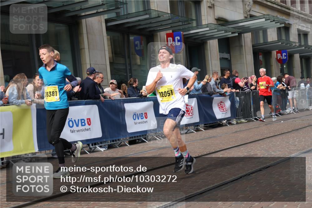 13.09.2026 - 21. swb-Marathon Bremen Strokosch-Dieckow http://msf.ph/oto/10303272 13.09.2026 10:51:17 Ziel 10162, 10281, 10334, 10348, 10381, 10467, 10544, 10763, 10825, 10862, 10984, 11145, 11273, 11542, 11733, 11787, 12329, 12424, 12548, 13631, 10200, 10381, 10471, 10515, 10808, 10887, 11087, 11339, 11503, 11537, 11625, 11626, 11801, 11973, 12004, 12051, 12133, 12303, 12407, 12552 meine-sportfotos.de