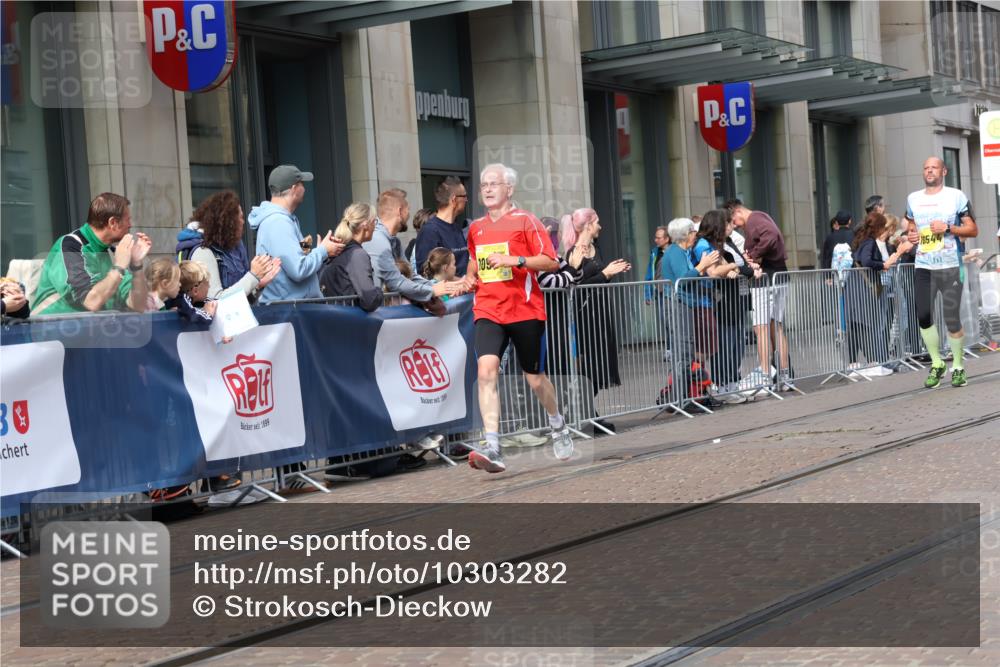 13.09.2026 - 21. swb-Marathon Bremen Strokosch-Dieckow http://msf.ph/oto/10303282 13.09.2026 10:51:17 Ziel 10162, 10281, 10334, 10348, 10381, 10467, 10544, 10763, 10825, 10862, 10984, 11145, 11273, 11542, 11733, 11787, 12329, 12424, 12548, 13631, 10200, 10381, 10471, 10515, 10808, 10887, 11087, 11339, 11503, 11537, 11625, 11626, 11801, 11973, 12004, 12051, 12133, 12303, 12407, 12552 meine-sportfotos.de