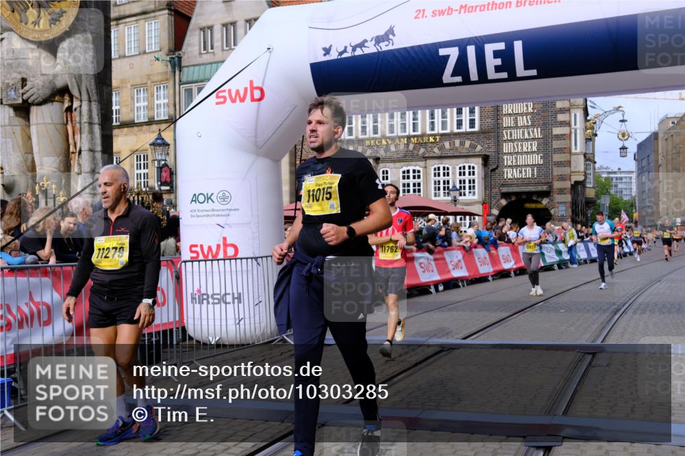 13.09.2026 - 21. swb-Marathon Bremen Tim E. http://msf.ph/oto/10303285 13.09.2026 10:46:05 Ziel 10436, 10464, 10541, 10583, 10987, 11015, 11063, 11279, 11559, 11762, 11845, 12033, 12069, 12087, 12556, 12557, 13532, 13595, 13628 meine-sportfotos.de