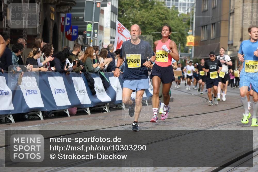 13.09.2026 - 21. swb-Marathon Bremen Strokosch-Dieckow http://msf.ph/oto/10303290 13.09.2026 10:50:50 Ziel 10170, 10233, 10525, 10840, 10923, 11220, 11276, 11622, 11664, 11680, 11742, 11774, 12045, 12052, 12078, 12309, 12447, 13562, 10200, 10537, 11087, 11170, 11339, 11625, 11626, 12004, 12179, 12303, 12351, 12407 meine-sportfotos.de