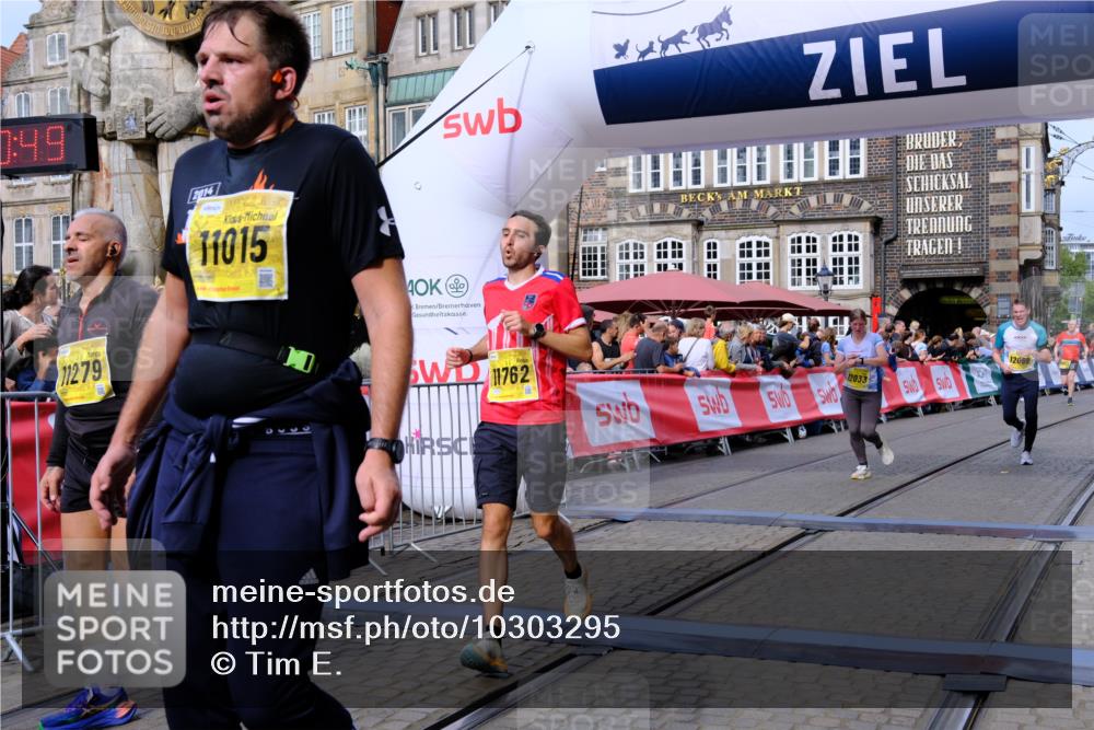 13.09.2026 - 21. swb-Marathon Bremen Tim E. http://msf.ph/oto/10303295 13.09.2026 10:46:06 Ziel 10436, 10464, 10541, 10583, 10987, 11015, 11063, 11279, 11559, 11762, 11845, 12033, 12069, 12087, 12556, 12557, 13532, 13595, 13628 meine-sportfotos.de