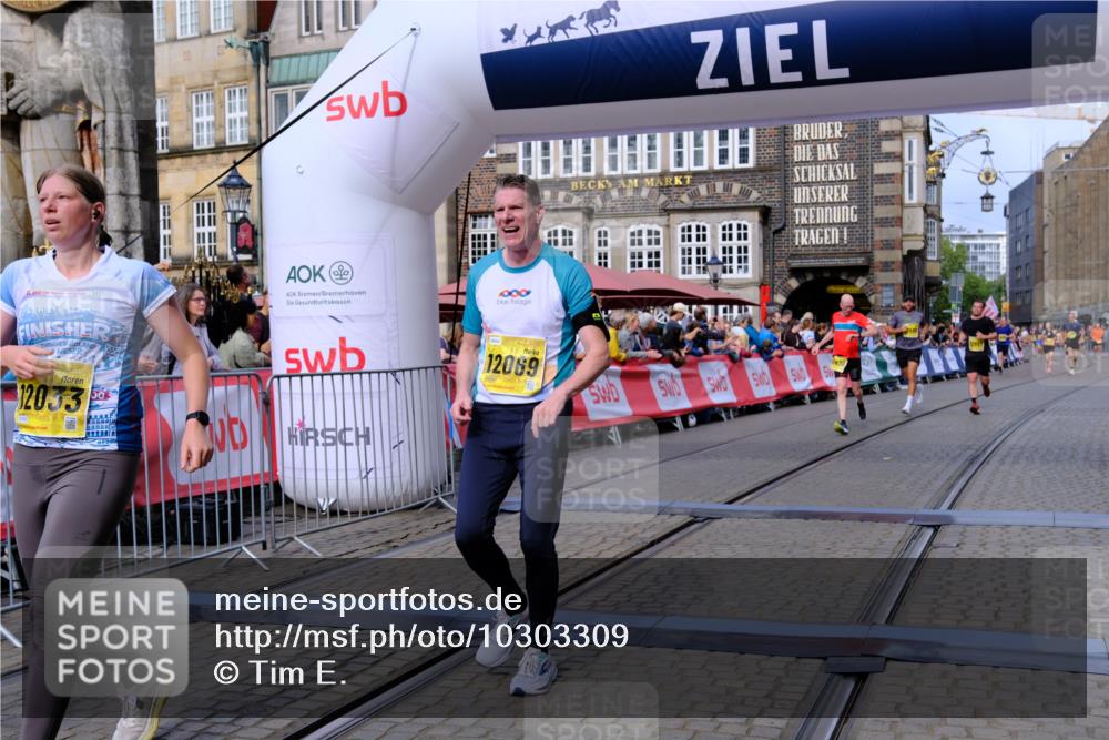 13.09.2026 - 21. swb-Marathon Bremen Tim E. http://msf.ph/oto/10303309 13.09.2026 10:46:09 Ziel 10436, 10464, 10987, 11015, 11063, 11279, 11559, 11762, 11845, 12033, 12069, 12087, 12556, 12557, 13595 meine-sportfotos.de