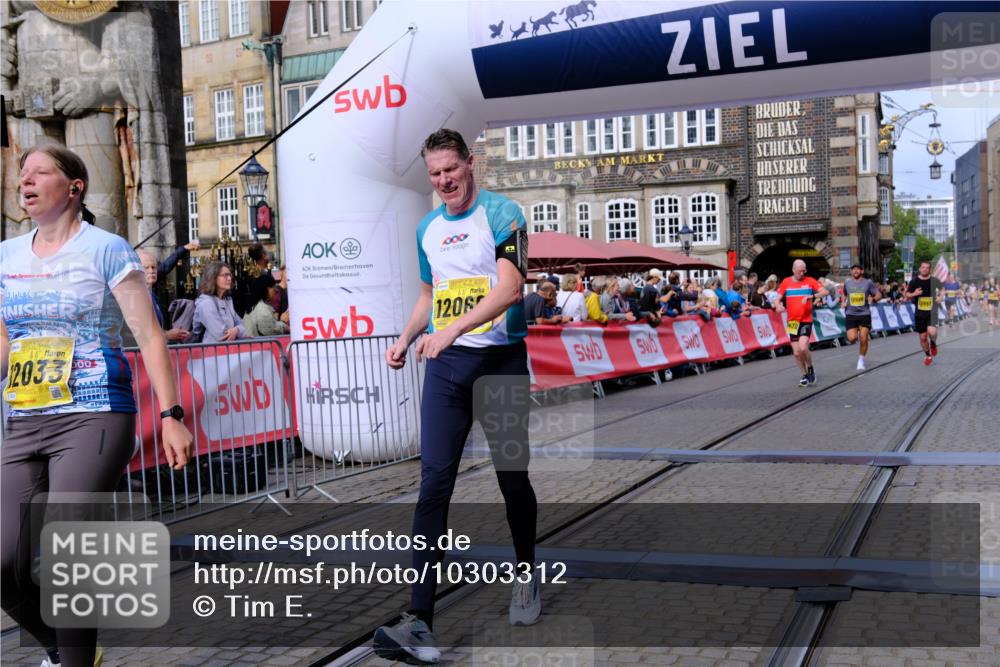 13.09.2026 - 21. swb-Marathon Bremen Tim E. http://msf.ph/oto/10303312 13.09.2026 10:46:09 Ziel 10436, 10464, 10987, 11015, 11063, 11279, 11559, 11762, 11845, 12033, 12069, 12087, 12556, 12557, 13595 meine-sportfotos.de