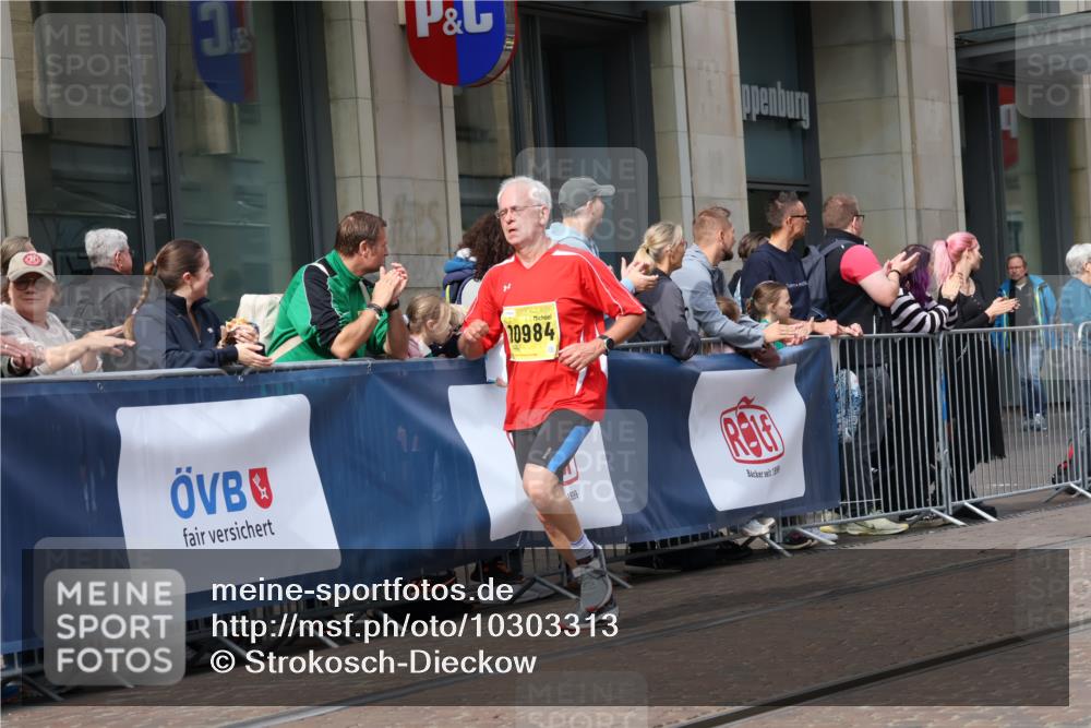 13.09.2026 - 21. swb-Marathon Bremen Strokosch-Dieckow http://msf.ph/oto/10303313 13.09.2026 10:51:18 Ziel 10162, 10281, 10334, 10348, 10467, 10544, 10763, 10825, 10862, 10984, 11145, 11273, 11542, 11733, 11787, 12329, 12424, 12548, 13631, 10200, 10381, 10471, 10515, 10808, 10887, 11339, 11503, 11537, 11625, 11626, 11801, 11973, 12004, 12051, 12133, 12303, 12407, 12552 meine-sportfotos.de