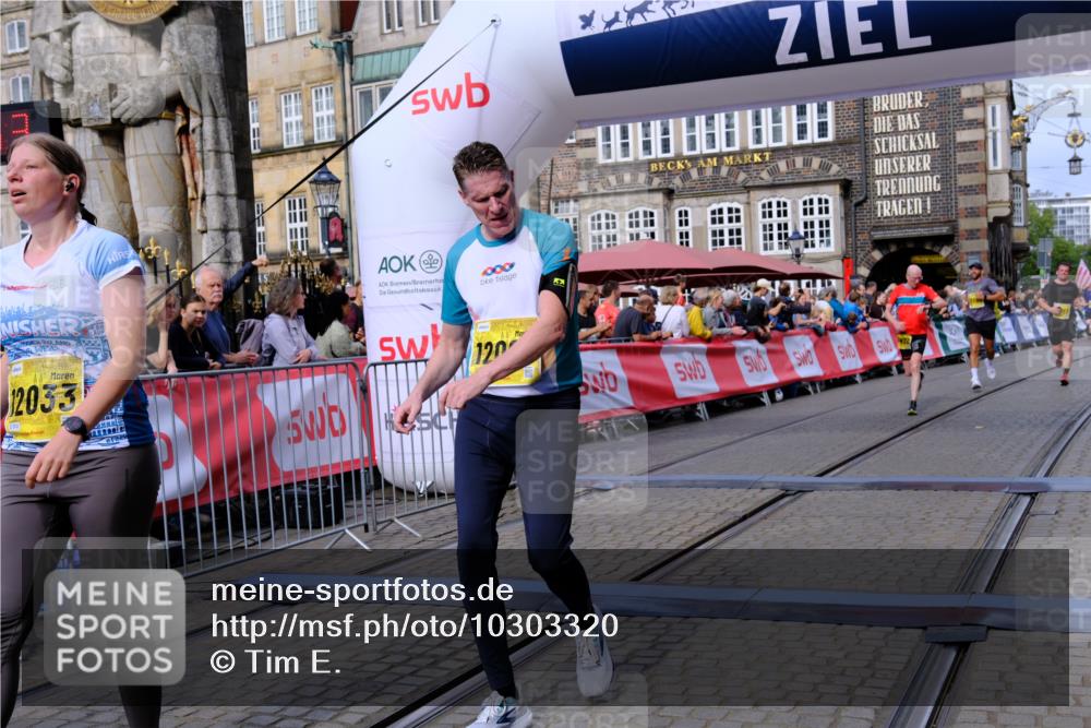 13.09.2026 - 21. swb-Marathon Bremen Tim E. http://msf.ph/oto/10303320 13.09.2026 10:46:09 Ziel 10436, 10464, 10987, 11015, 11063, 11279, 11559, 11762, 11845, 12033, 12069, 12087, 12556, 12557, 13595 meine-sportfotos.de