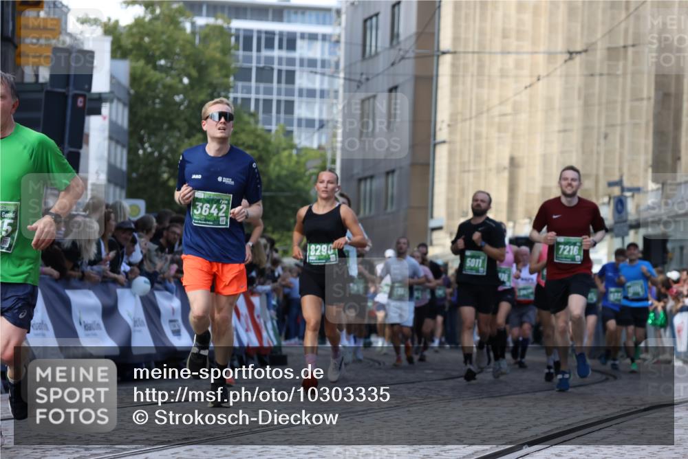 13.09.2026 - 21. swb-Marathon Bremen Strokosch-Dieckow http://msf.ph/oto/10303335 13.09.2026 13:23:38 Ziel 1900, 2306, 2427, 2827, 2899, 2961, 3374, 3531, 3729, 3861, 3920, 5820, 5821, 6923, 8045, 8231, 8304, 8732, 8787, 8863, 9436, 9827, 10127, 2288, 2485, 2517, 2560, 3642, 4601, 4671, 5011, 5116, 5231, 6157, 6332, 6648, 7216, 7357, 7475, 8051, 8052, 8095, 8290, 10115, 13197 meine-sportfotos.de