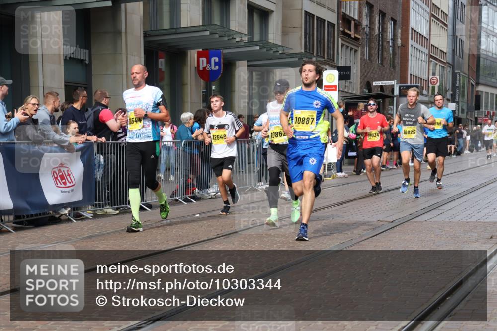 13.09.2026 - 21. swb-Marathon Bremen Strokosch-Dieckow http://msf.ph/oto/10303344 13.09.2026 10:51:20 Ziel 10162, 10183, 10281, 10334, 10348, 10467, 10544, 10641, 10763, 10862, 11145, 11273, 11542, 11685, 11733, 11777, 11787, 12329, 12424, 13631, 10381, 10471, 10515, 10808, 10825, 10887, 10984, 11339, 11503, 11537, 11625, 11626, 11801, 11973, 12051, 12133, 12303, 12407, 12548, 12552 meine-sportfotos.de