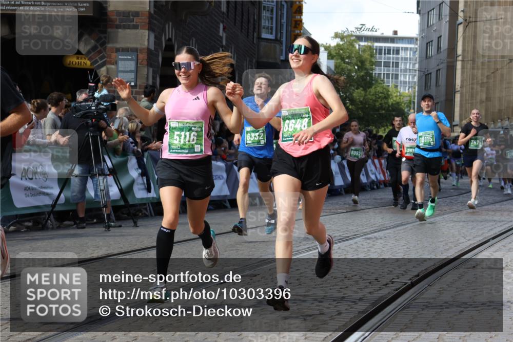 13.09.2026 - 21. swb-Marathon Bremen Strokosch-Dieckow http://msf.ph/oto/10303396 13.09.2026 13:23:47 Ziel 135, 672, 2371, 2409, 2490, 2627, 2899, 3078, 3138, 3173, 3531, 3856, 3861, 3939, 5820, 5821, 6843, 6848, 6923, 8560, 8863, 9088, 9196, 9436, 10127, 342, 2210, 2288, 2517, 3044, 4671, 5104, 5146, 5397, 5623, 6332, 6772, 7094, 7105, 7357, 7475, 7761, 8051, 8052, 10059, 10115, 13007, 13197 meine-sportfotos.de