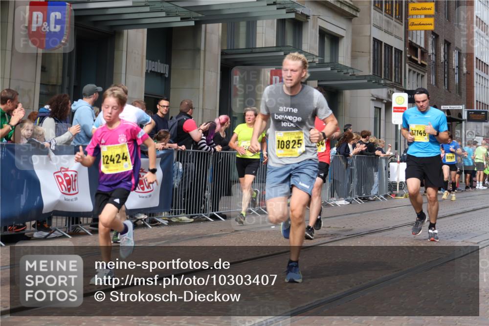 13.09.2026 - 21. swb-Marathon Bremen Strokosch-Dieckow http://msf.ph/oto/10303407 13.09.2026 10:51:23 Ziel 10162, 10183, 10281, 10334, 10348, 10467, 10641, 10763, 11145, 11273, 11542, 11685, 11733, 11777, 11784, 11787, 12329, 12424, 13631, 10381, 10471, 10515, 10544, 10808, 10825, 10862, 10887, 10984, 11339, 11503, 11537, 11801, 11973, 12051, 12133, 12424, 12548, 12552 meine-sportfotos.de