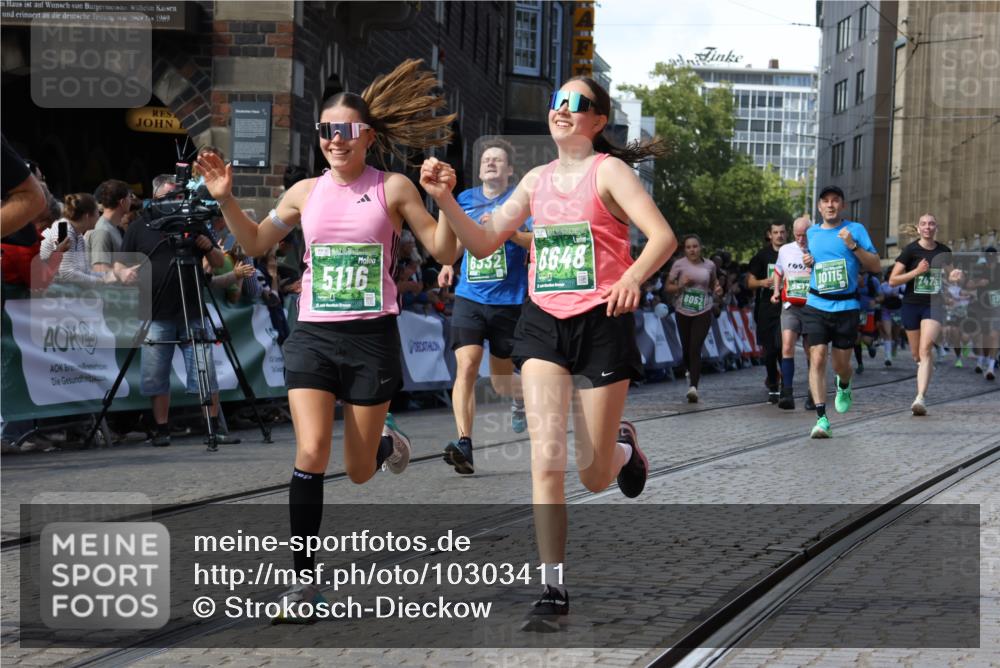 13.09.2026 - 21. swb-Marathon Bremen Strokosch-Dieckow http://msf.ph/oto/10303411 13.09.2026 13:23:47 Ziel 135, 672, 2371, 2409, 2490, 2627, 2899, 3078, 3138, 3173, 3531, 3856, 3861, 3939, 5820, 5821, 6843, 6848, 6923, 8560, 8863, 9088, 9196, 9436, 10127, 342, 2210, 2288, 2517, 3044, 4671, 5104, 5146, 5397, 5623, 6332, 6772, 7094, 7105, 7357, 7475, 7761, 8051, 8052, 10059, 10115, 13007, 13197 meine-sportfotos.de