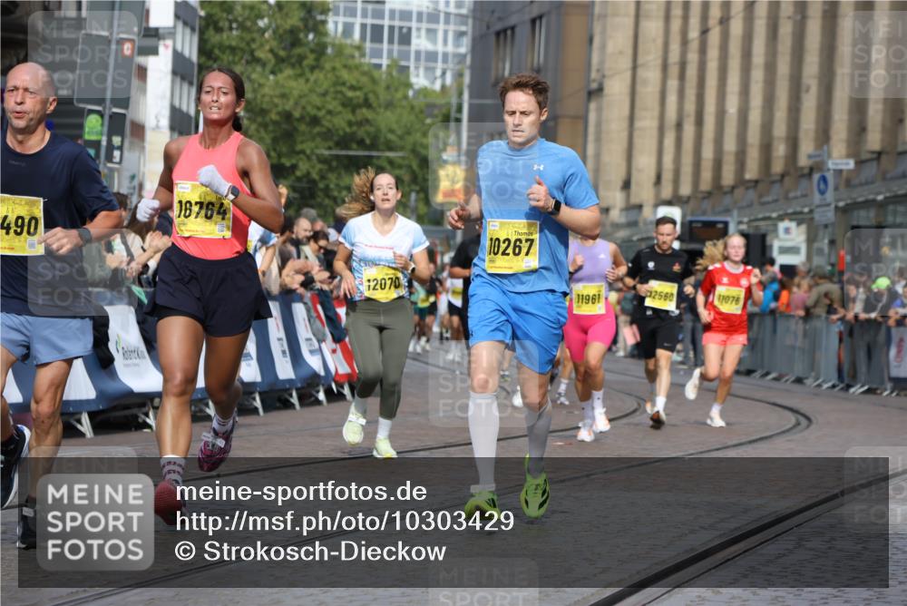 13.09.2026 - 21. swb-Marathon Bremen Strokosch-Dieckow http://msf.ph/oto/10303429 13.09.2026 10:50:51 Ziel 10233, 10525, 10840, 10923, 11220, 11276, 11622, 11664, 11680, 11742, 11774, 12045, 12052, 12078, 12309, 12447, 13544, 13562, 10200, 10537, 11087, 11339, 11625, 11626, 12004, 12303, 12351, 12407 meine-sportfotos.de