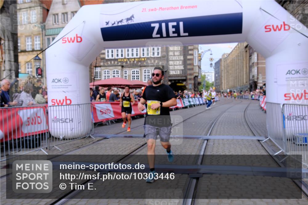 13.09.2026 - 21. swb-Marathon Bremen Tim E. http://msf.ph/oto/10303446 13.09.2026 10:46:27 Ziel 10447, 10992, 11706, 11925, 11926, 11956, 13529, 13609, 13612, 13640 meine-sportfotos.de