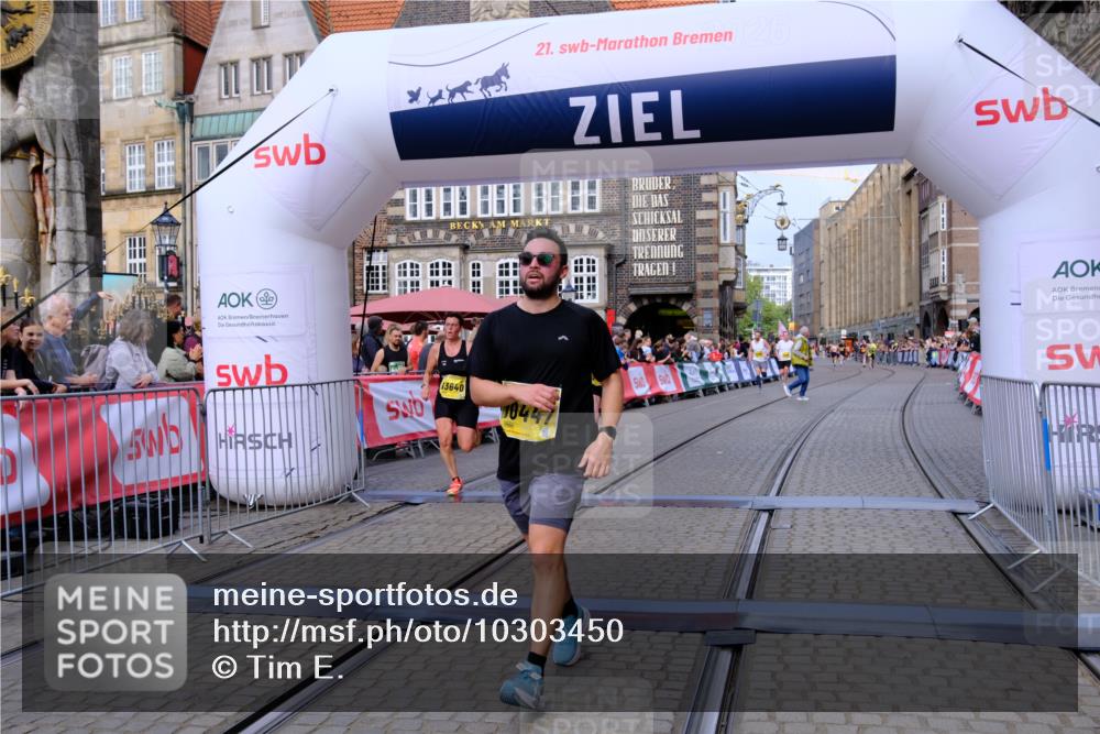 13.09.2026 - 21. swb-Marathon Bremen Tim E. http://msf.ph/oto/10303450 13.09.2026 10:46:27 Ziel 10447, 10992, 11706, 11925, 11926, 11956, 13529, 13609, 13612, 13640 meine-sportfotos.de