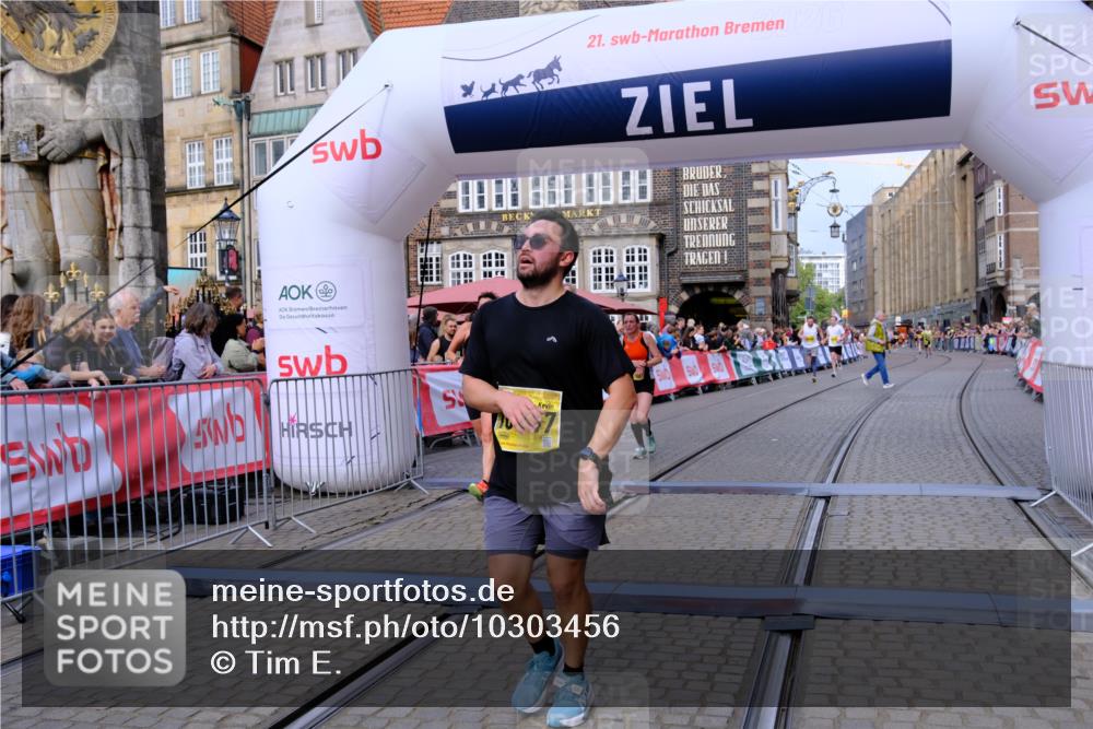 13.09.2026 - 21. swb-Marathon Bremen Tim E. http://msf.ph/oto/10303456 13.09.2026 10:46:27 Ziel 10447, 10992, 11706, 11925, 11926, 11956, 13529, 13609, 13612, 13640 meine-sportfotos.de