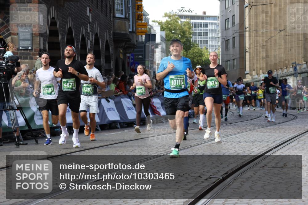 13.09.2026 - 21. swb-Marathon Bremen Strokosch-Dieckow http://msf.ph/oto/10303465 13.09.2026 13:23:49 Ziel 135, 672, 2371, 2409, 2490, 2627, 2899, 3078, 3138, 3173, 3531, 3856, 3861, 3939, 5820, 5821, 5908, 6843, 6848, 6923, 8560, 8863, 9088, 9196, 9436, 342, 2210, 2370, 2517, 2967, 3044, 4671, 5104, 5146, 5397, 5623, 6772, 7094, 7105, 7357, 7475, 7761, 8051, 8052, 8179, 10059, 10115, 13007, 13197 meine-sportfotos.de
