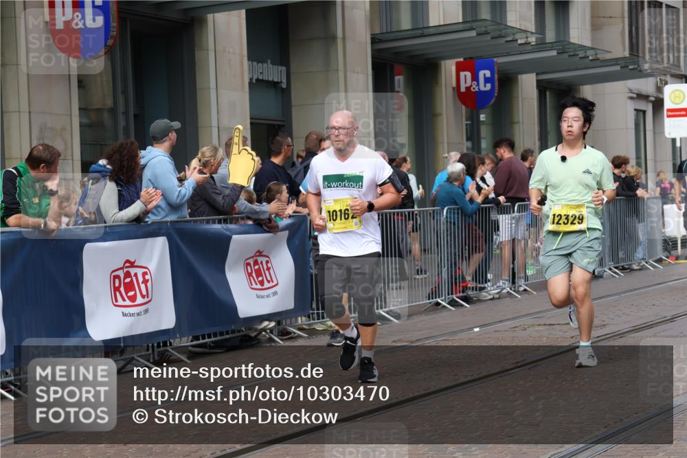 13.09.2026 - 21. swb-Marathon Bremen Strokosch-Dieckow http://msf.ph/oto/10303470 13.09.2026 10:51:36 Ziel 10162, 10183, 10218, 10281, 10348, 10467, 10588, 10641, 11273, 11277, 11285, 11376, 11487, 11542, 11555, 11685, 11733, 11777, 11784, 11869, 11877, 11962, 12349, 10334, 10381, 10544, 10763, 10825, 10862, 10887, 10984, 11145, 11787, 12051, 12329, 12424, 12548, 13631 meine-sportfotos.de