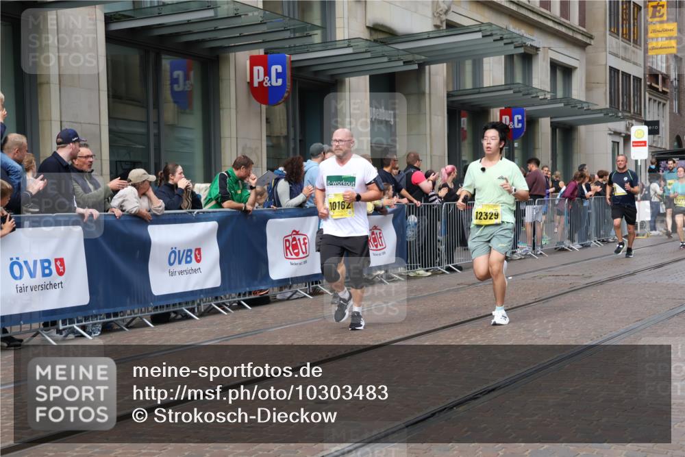 13.09.2026 - 21. swb-Marathon Bremen Strokosch-Dieckow http://msf.ph/oto/10303483 13.09.2026 10:51:36 Ziel 10162, 10183, 10218, 10281, 10348, 10467, 10588, 10641, 11273, 11277, 11285, 11376, 11487, 11542, 11555, 11685, 11733, 11777, 11784, 11869, 11877, 11962, 12349, 10334, 10381, 10544, 10763, 10825, 10862, 10887, 10984, 11145, 11787, 12051, 12329, 12424, 12548, 13631 meine-sportfotos.de