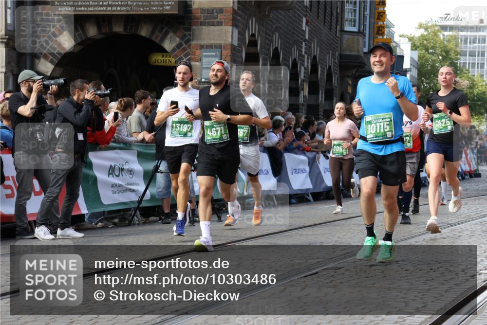 13.09.2026 - 21. swb-Marathon Bremen Strokosch-Dieckow http://msf.ph/oto/10303486 13.09.2026 13:23:49 Ziel 135, 672, 2371, 2409, 2490, 2627, 2899, 3078, 3138, 3173, 3531, 3856, 3861, 3939, 5820, 5821, 5908, 6843, 6848, 6923, 8560, 8863, 9088, 9196, 9436, 342, 2210, 2370, 2517, 2967, 3044, 4671, 5104, 5146, 5397, 5623, 6772, 7094, 7105, 7357, 7475, 7761, 8051, 8052, 8179, 10059, 10115, 13007, 13197 meine-sportfotos.de