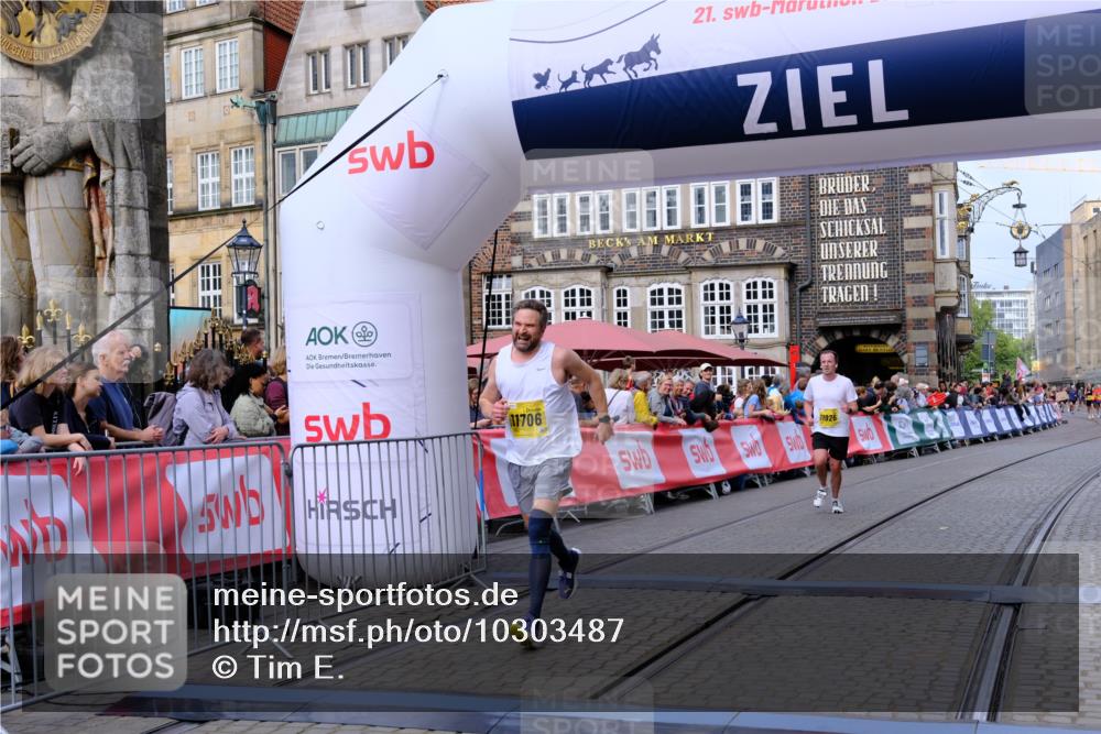 13.09.2026 - 21. swb-Marathon Bremen Tim E. http://msf.ph/oto/10303487 13.09.2026 10:46:32 Ziel 10228, 10447, 10992, 11706, 11925, 11926, 13529, 13609, 13640 meine-sportfotos.de