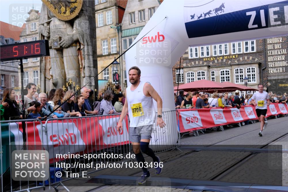 13.09.2026 - 21. swb-Marathon Bremen Tim E. http://msf.ph/oto/10303496 13.09.2026 10:46:33 Ziel 10228, 10447, 10992, 11706, 11925, 11926, 13609, 13640 meine-sportfotos.de
