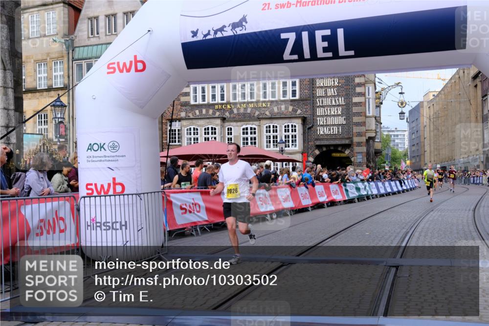 13.09.2026 - 21. swb-Marathon Bremen Tim E. http://msf.ph/oto/10303502 13.09.2026 10:46:34 Ziel 10228, 10447, 10992, 11287, 11706, 11925, 11926, 13609, 13640 meine-sportfotos.de