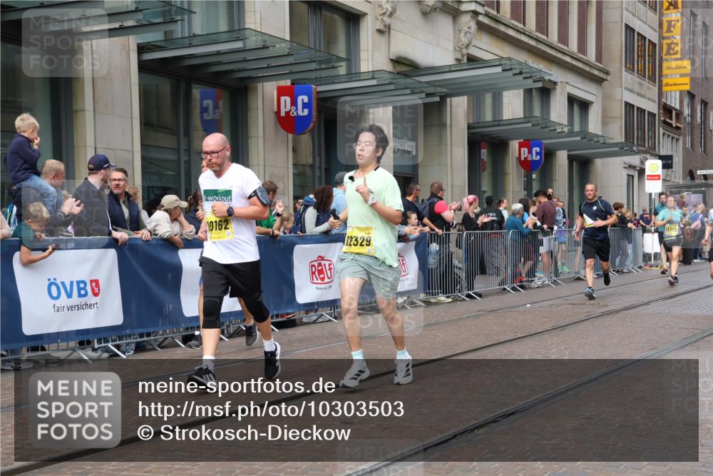 13.09.2026 - 21. swb-Marathon Bremen Strokosch-Dieckow http://msf.ph/oto/10303503 13.09.2026 10:51:37 Ziel 10162, 10183, 10218, 10281, 10348, 10467, 10588, 10641, 11273, 11277, 11285, 11376, 11487, 11542, 11555, 11685, 11733, 11777, 11784, 11869, 11877, 11962, 12349, 10334, 10348, 10381, 10544, 10763, 10825, 10862, 10887, 10984, 11145, 11787, 12051, 12329, 12424, 12548, 13631 meine-sportfotos.de